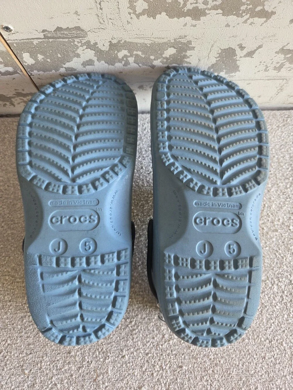 Crocs Kids Minions Classic Clog Shoes J5 Blue Yellow